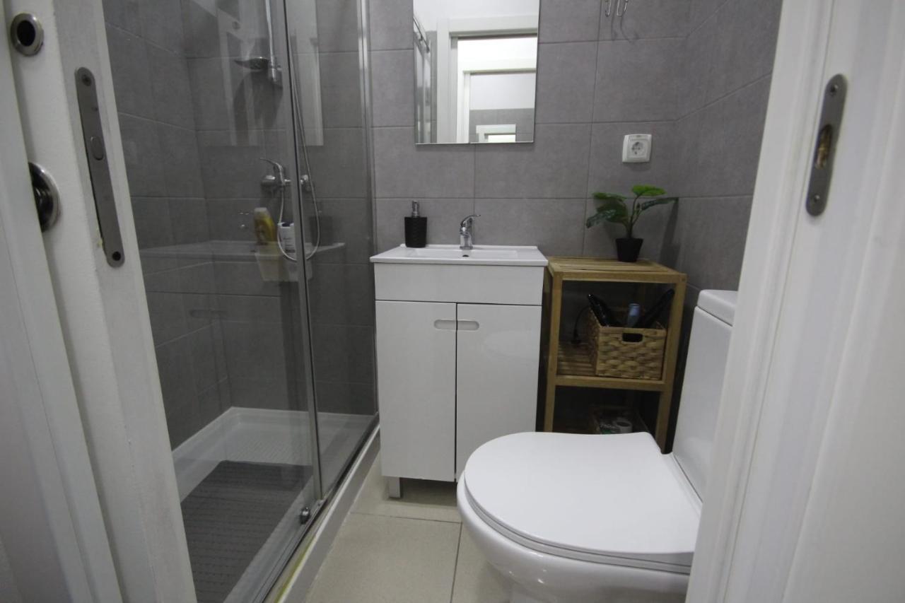 Ocean M1 R4 - Large Double Room With Shared Bathroom In City Center Lisboa Dış mekan fotoğraf
